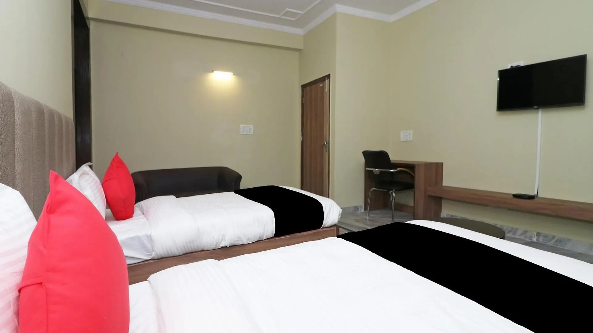 מלון גורגאון Super Capital O Esscon House Near Payal Cinema