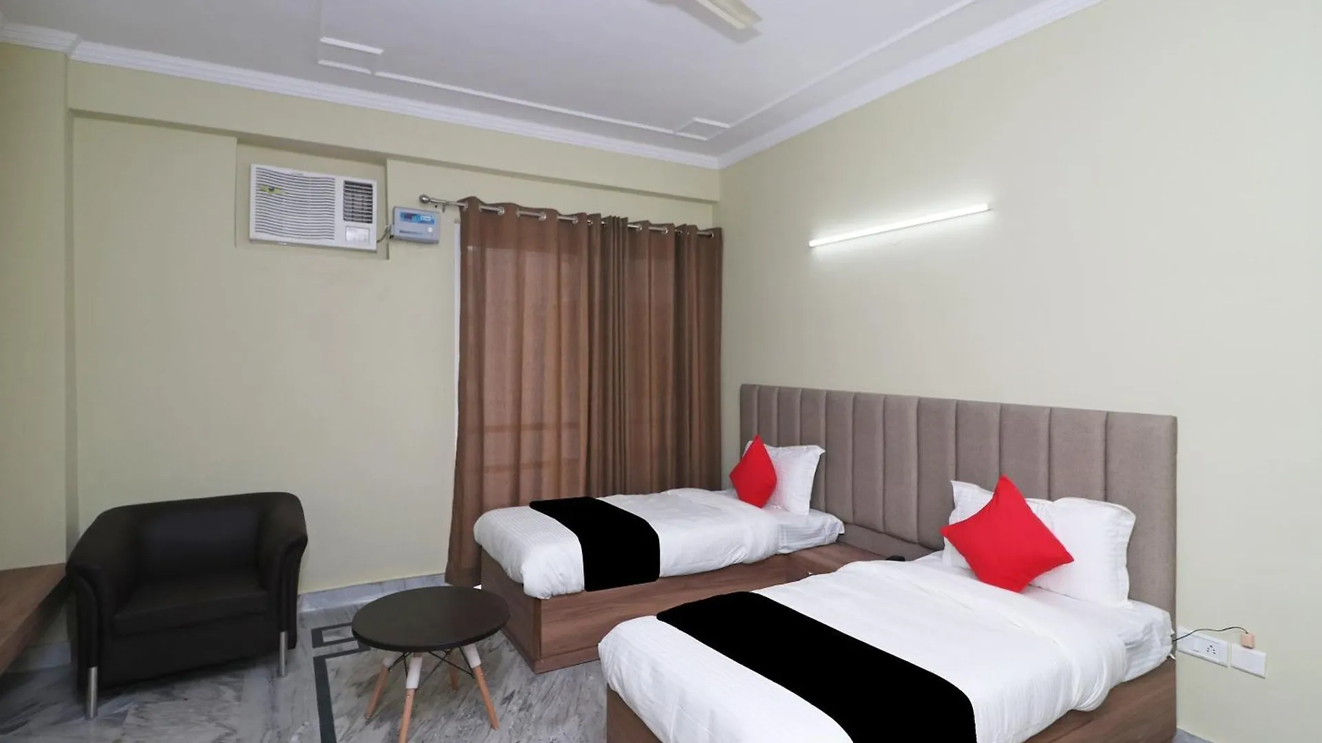 מלון גורגאון Super Capital O Esscon House Near Payal Cinema