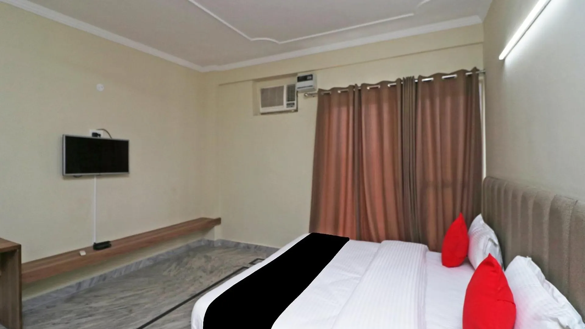 מלון גורגאון Super Capital O Esscon House Near Payal Cinema