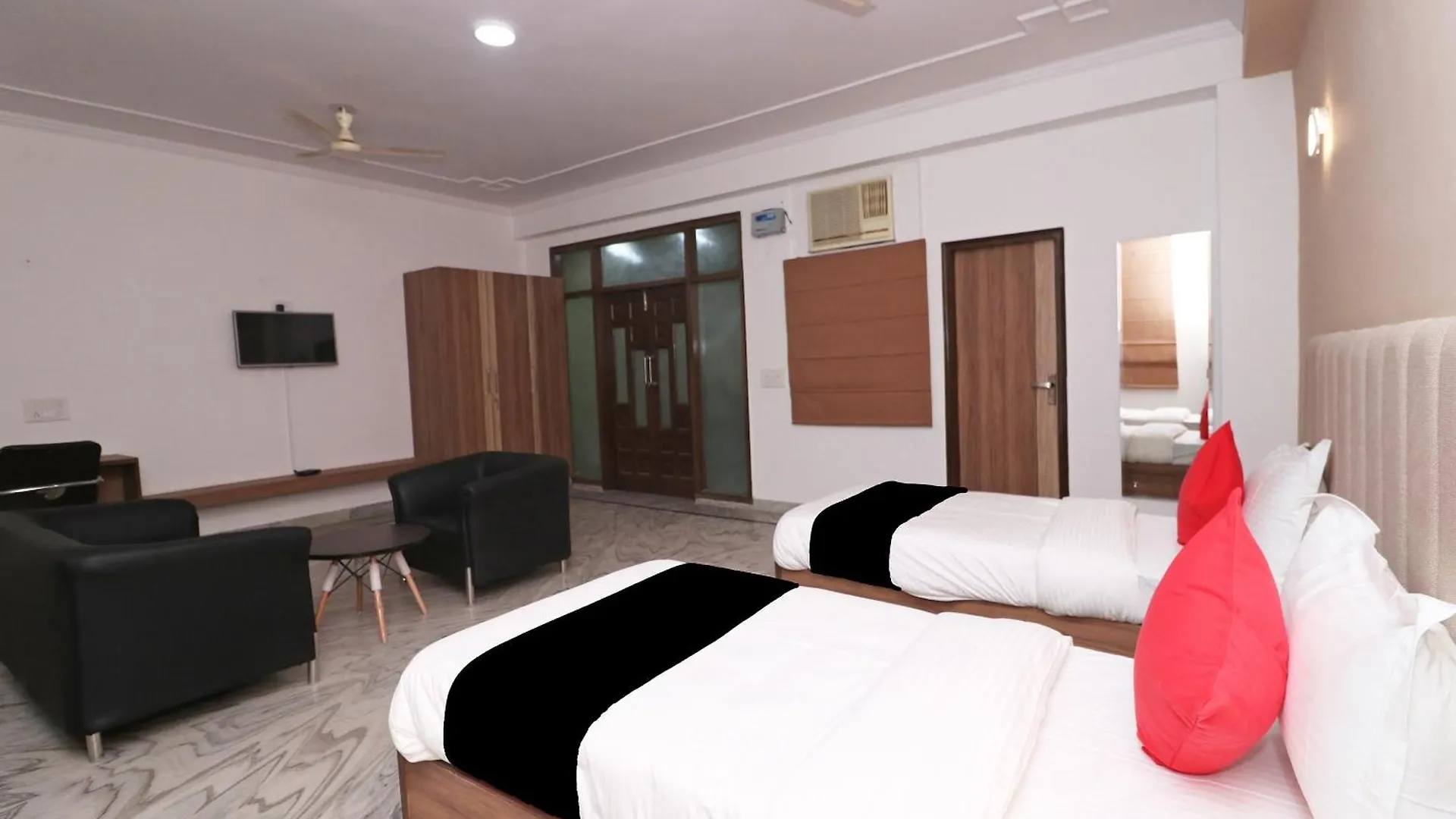 ***  מלון גורגאון Super Capital O Esscon House Near Payal Cinema הודו