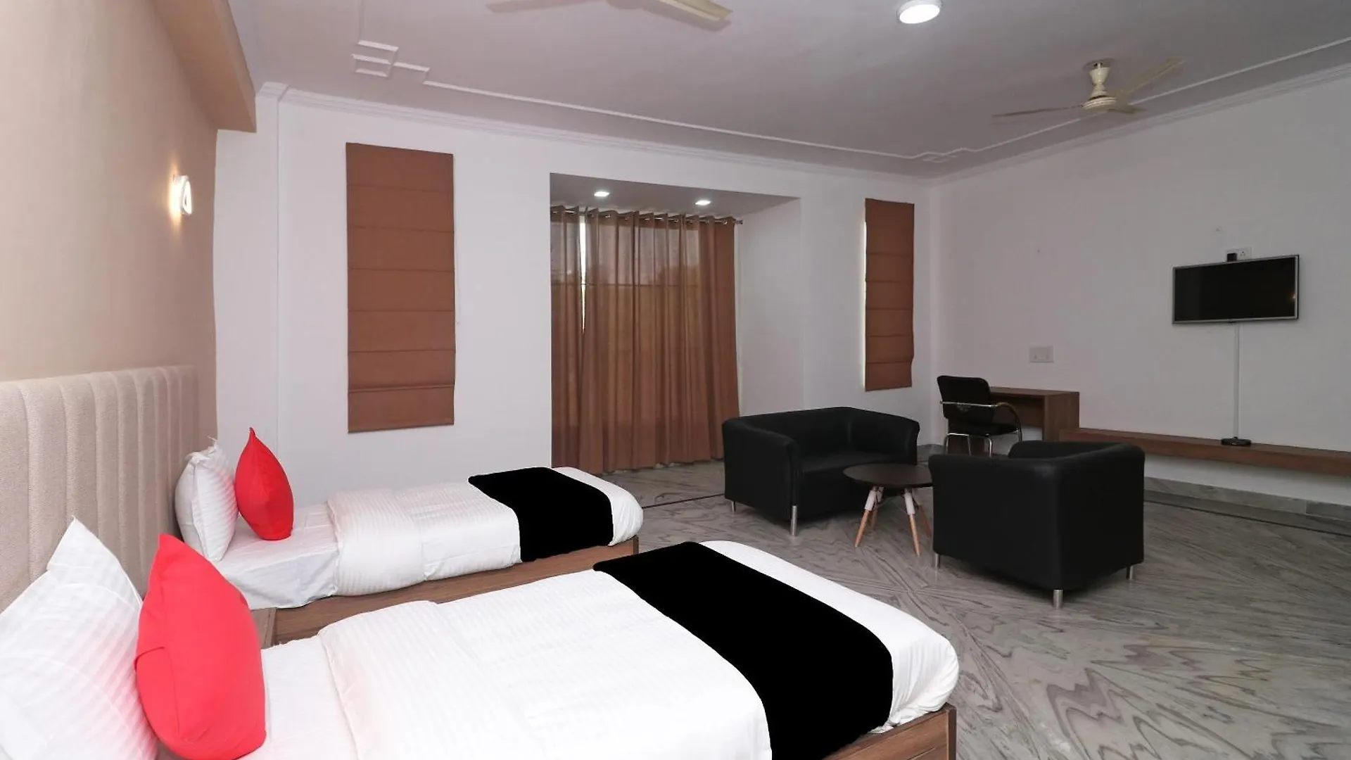 מלון גורגאון Super Capital O Esscon House Near Payal Cinema