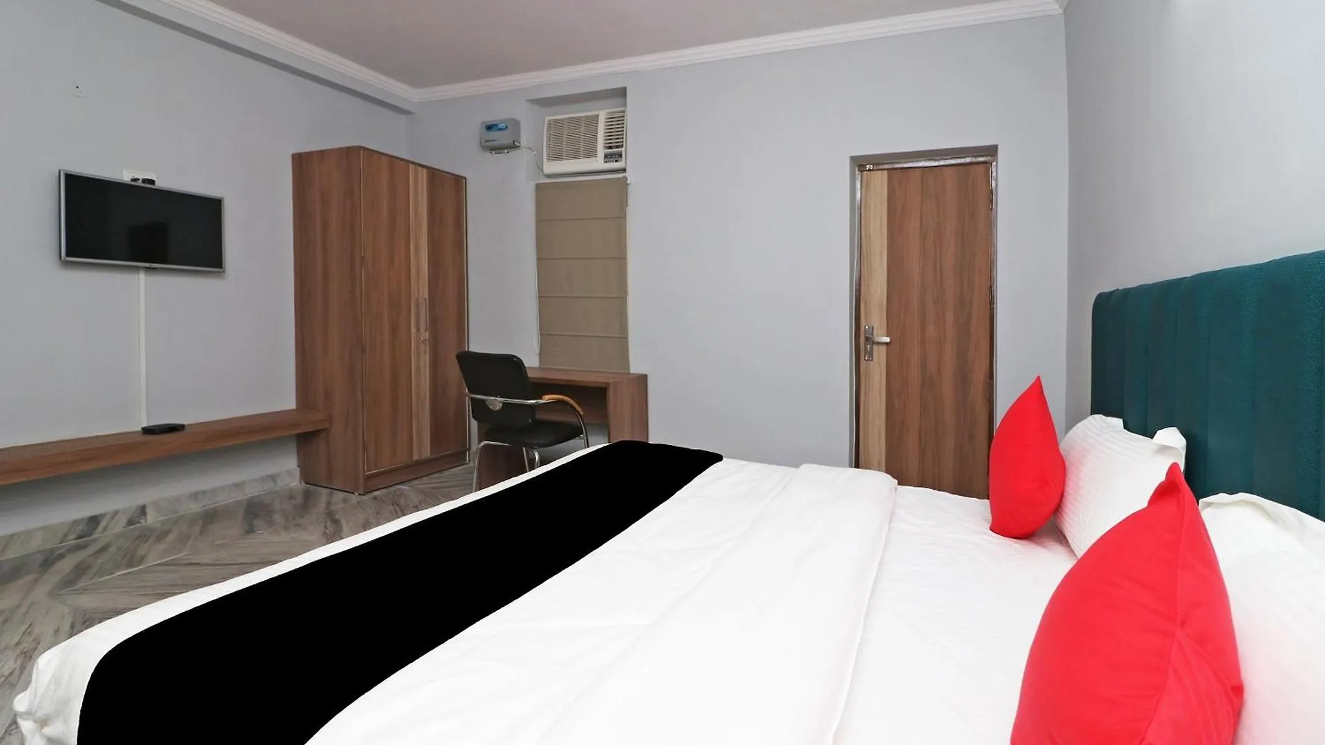 מלון גורגאון Super Capital O Esscon House Near Payal Cinema 3*,