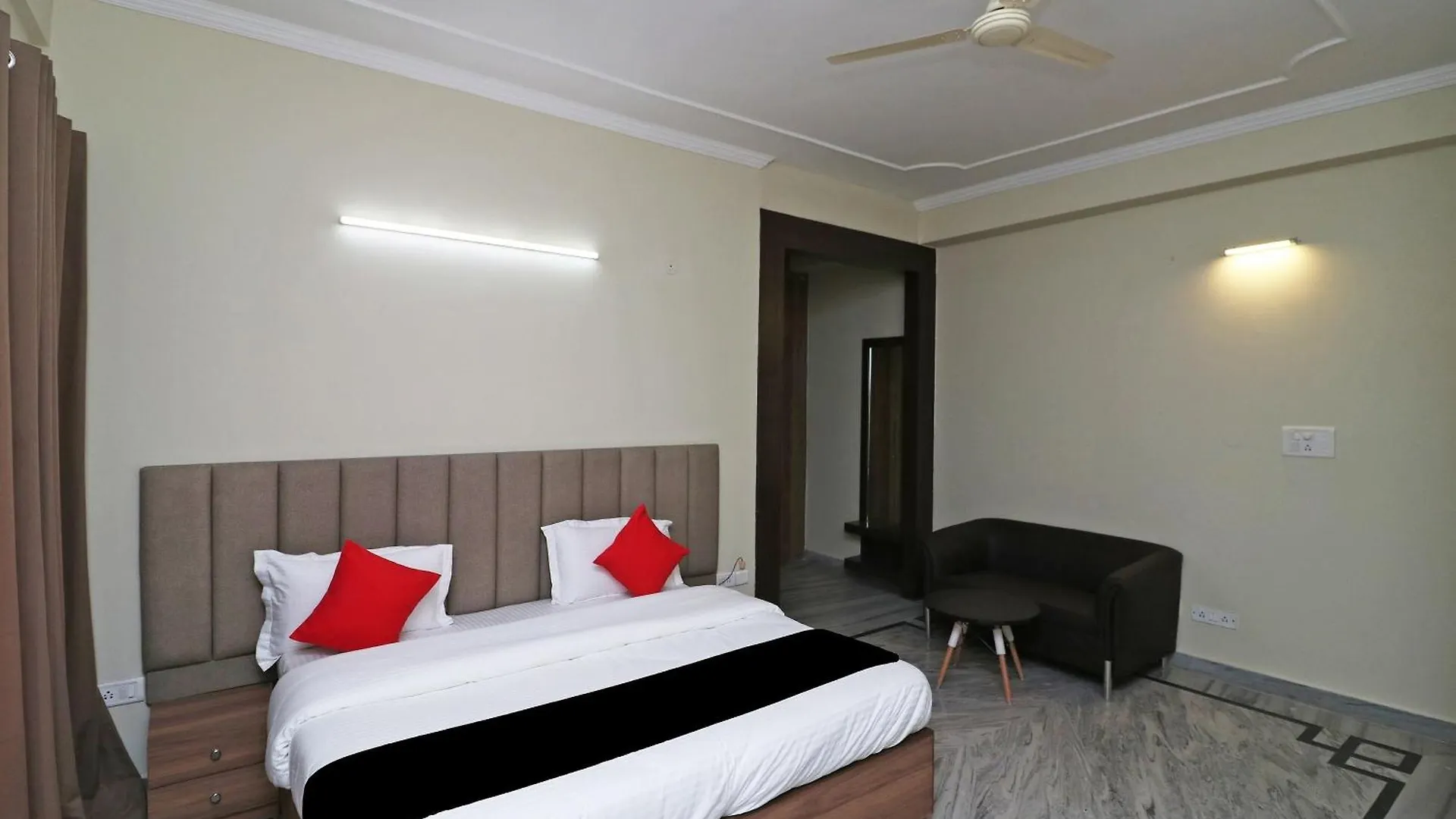 מלון גורגאון Super Capital O Esscon House Near Payal Cinema